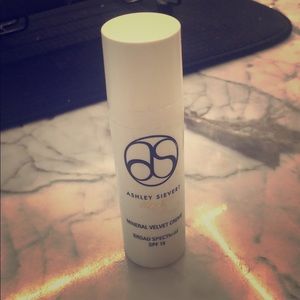 Ashley Sievert mineral velvet cream - New York
